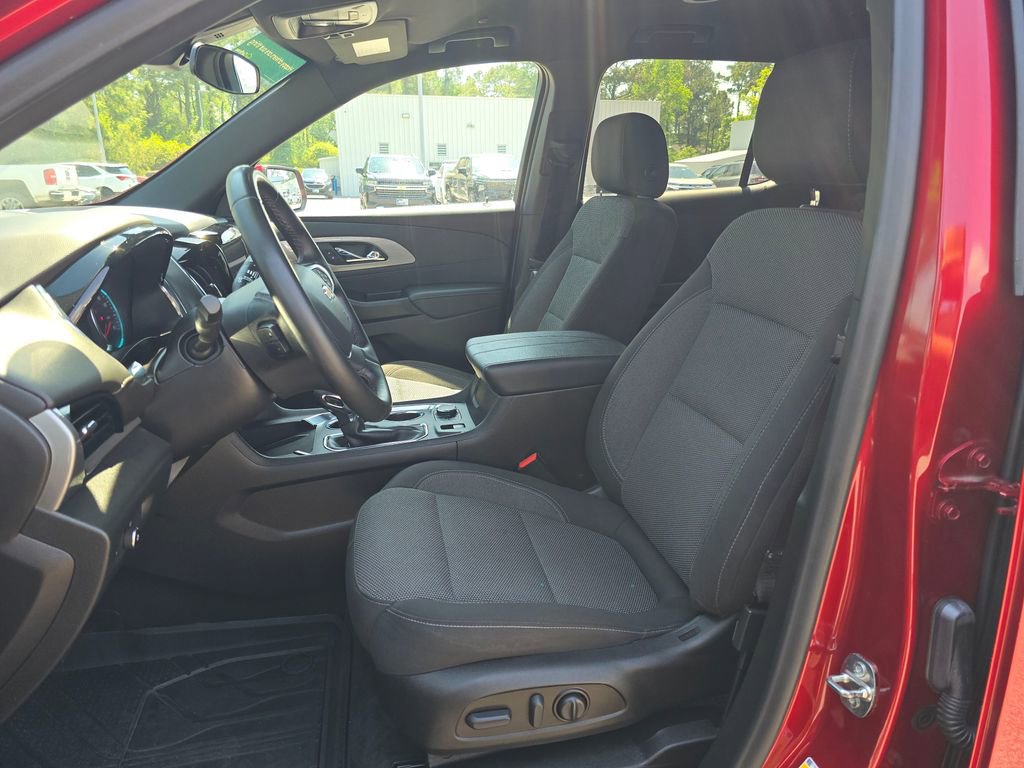Certified 2023 Chevrolet Traverse LT FWD image 9