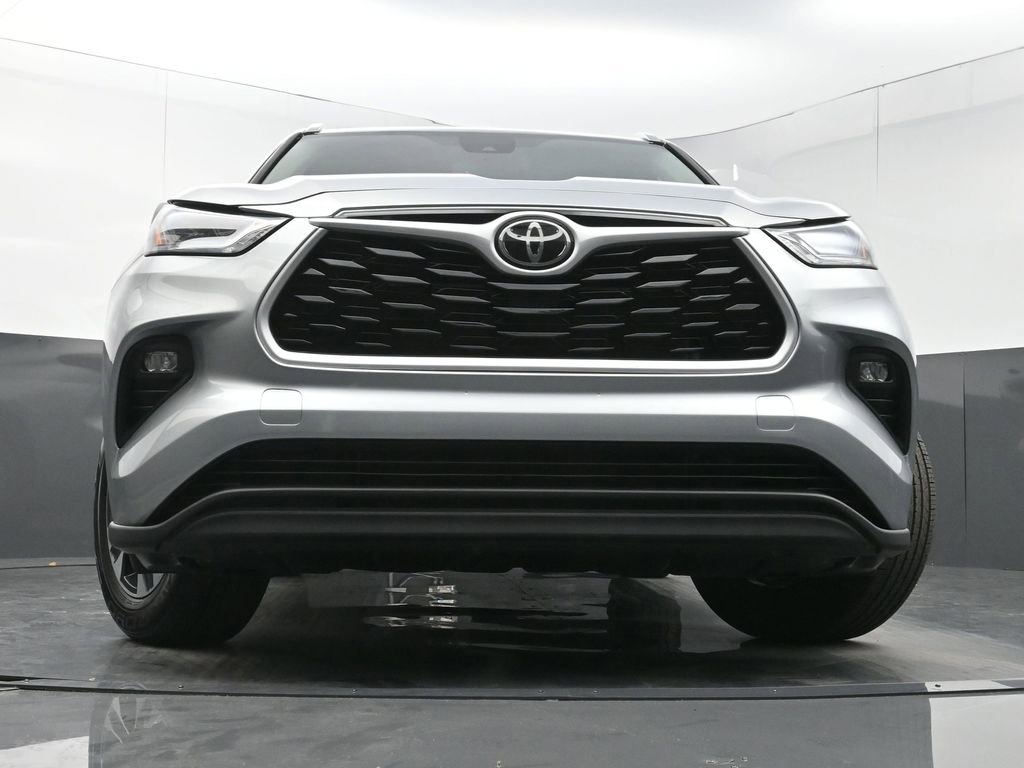 Used 2022 Toyota Highlander XLE image 28