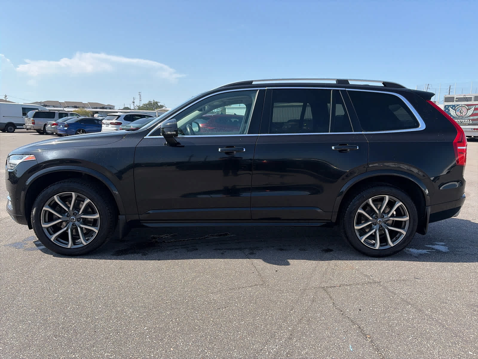 Used 2017 Volvo XC90 T6 Momentum w/ Vision Package AWD/4WD image 6
