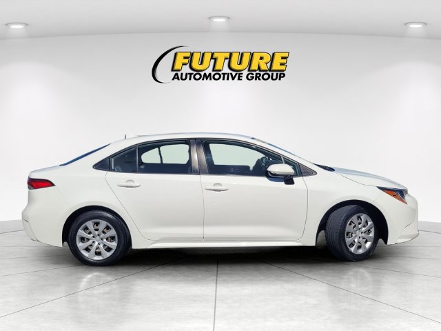 Used 2022 Toyota Corolla LE FWD image 3