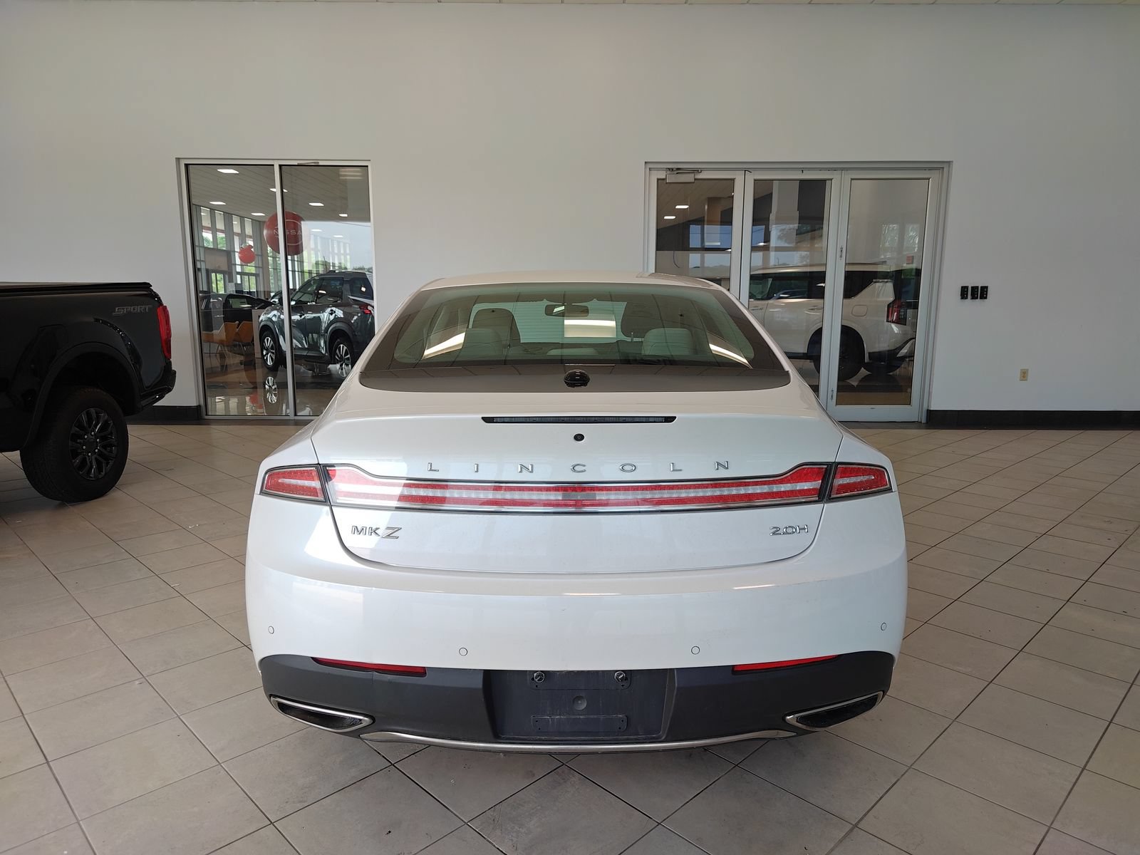 Used 2017 Lincoln MKZ Select w/ Select Plus Package FWD image 4