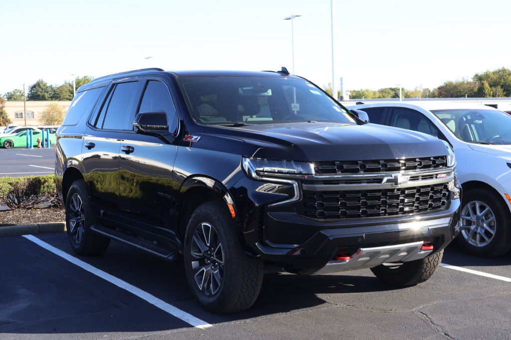 Used 2022 Chevrolet Tahoe Z71 w/ Luxury Package AWD/4WD image 3