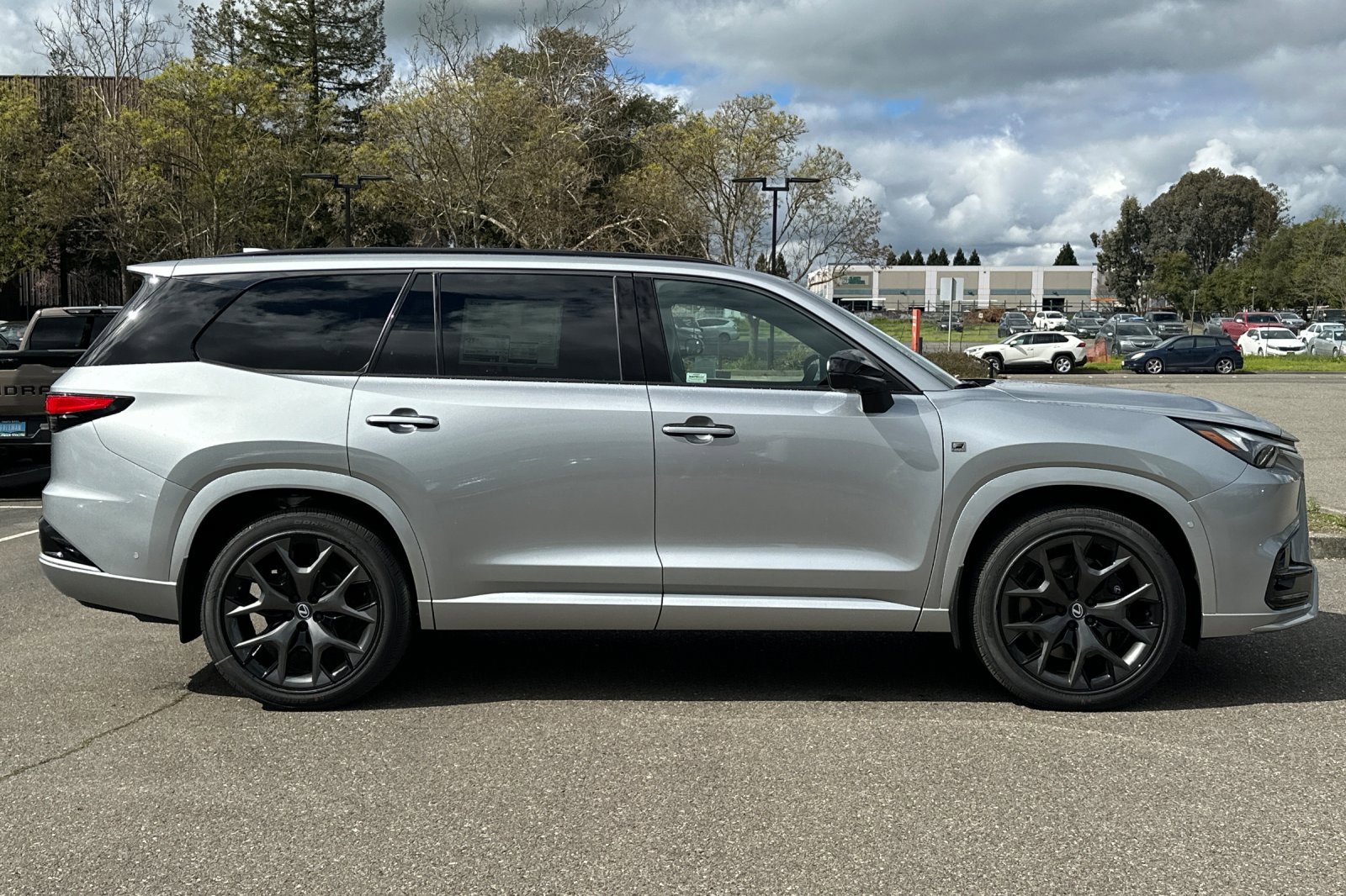 New 2026 Lexus TX 500h AWD image 3