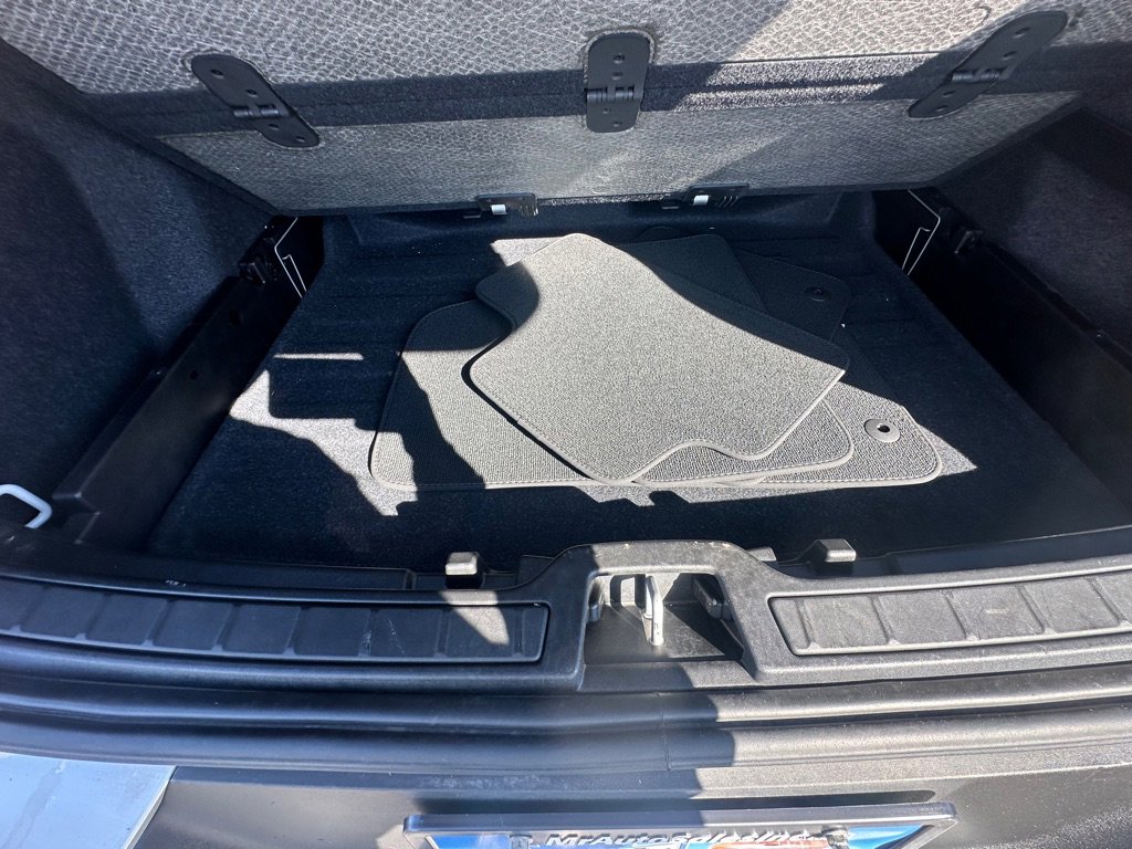 Used 2019 Volvo XC40 T5 Momentum image 23