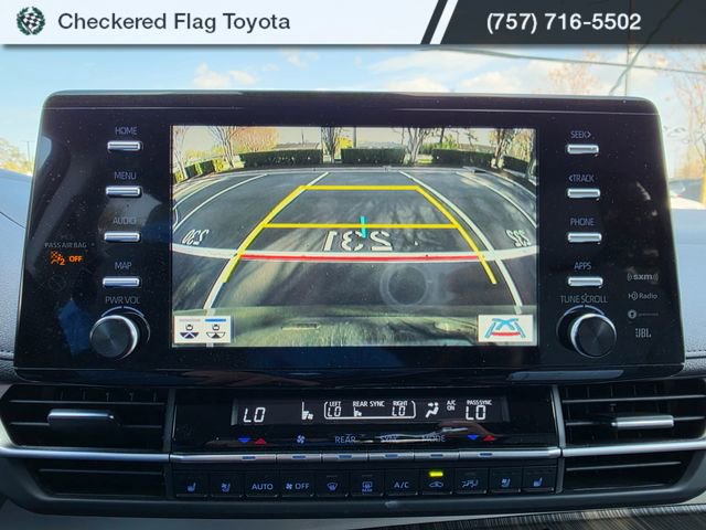 Used 2023 Toyota Sienna Limited image 16