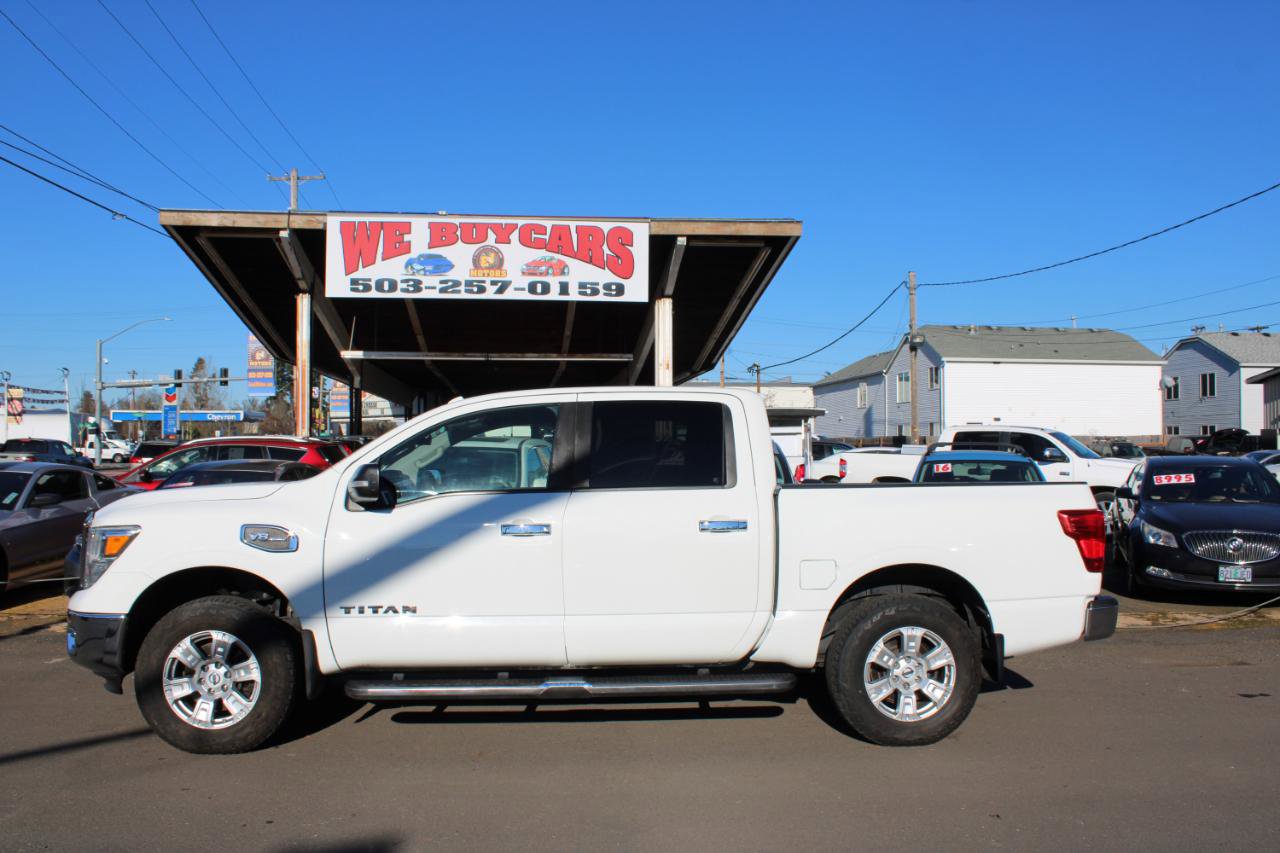 Used 2017 Nissan Titan SV image 17