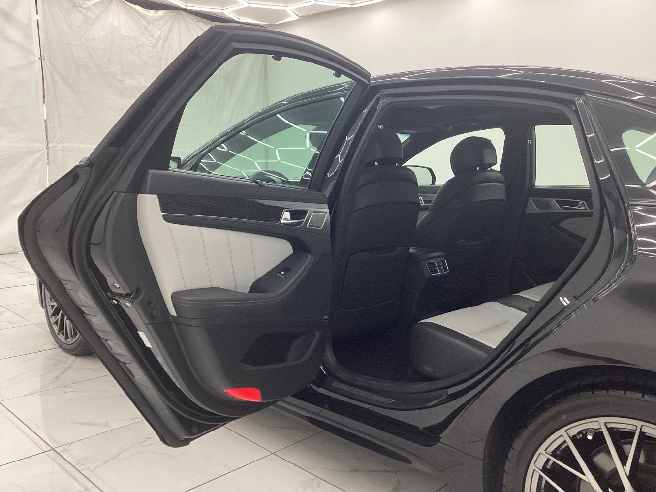 Used 2018 Genesis G80 3.3T Sport image 22