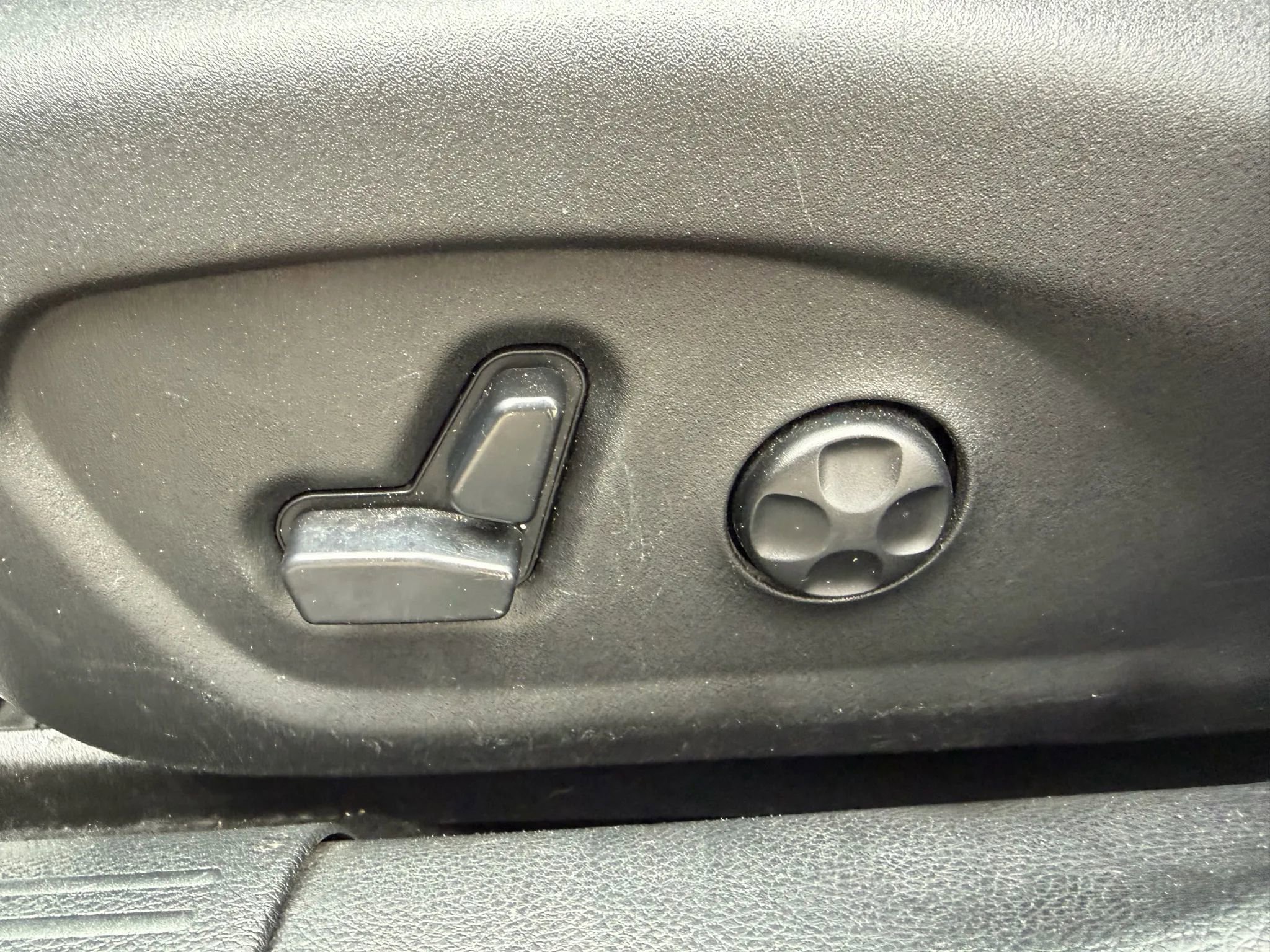 Used 2015 Chrysler 200 S w/ Navigation & Sound Group I image 29