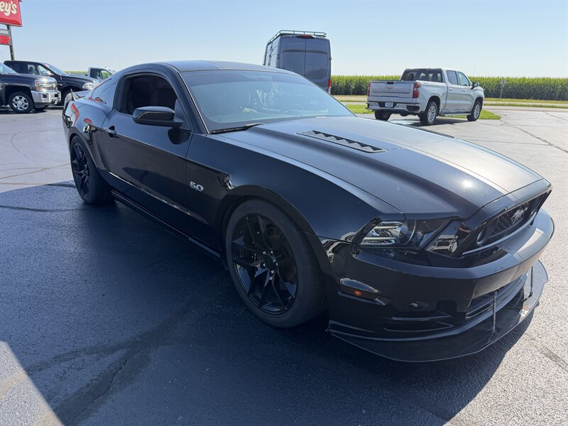 Used 2013 Ford Mustang GT RWD image 4