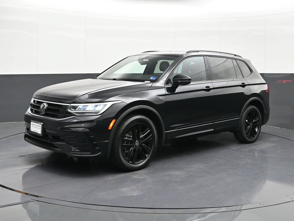 Used 2022 Volkswagen Tiguan SE R-Line FWD image 1