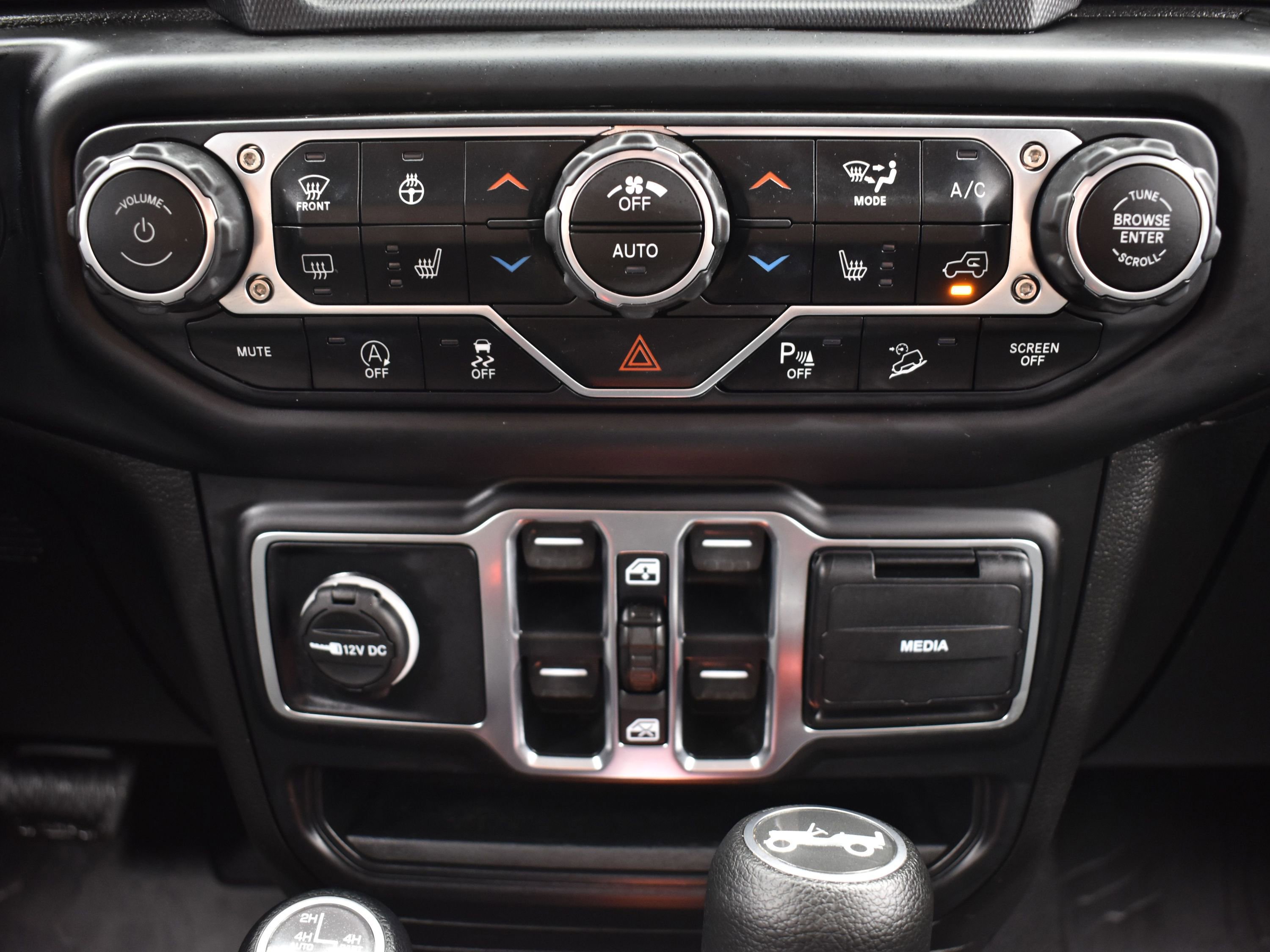 Used 2020 Jeep Wrangler Unlimited Sahara image 37