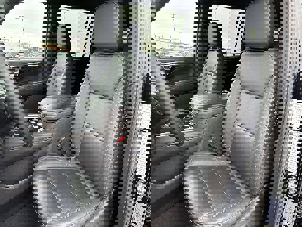 Certified 2025 Chevrolet Suburban Z71 image 13