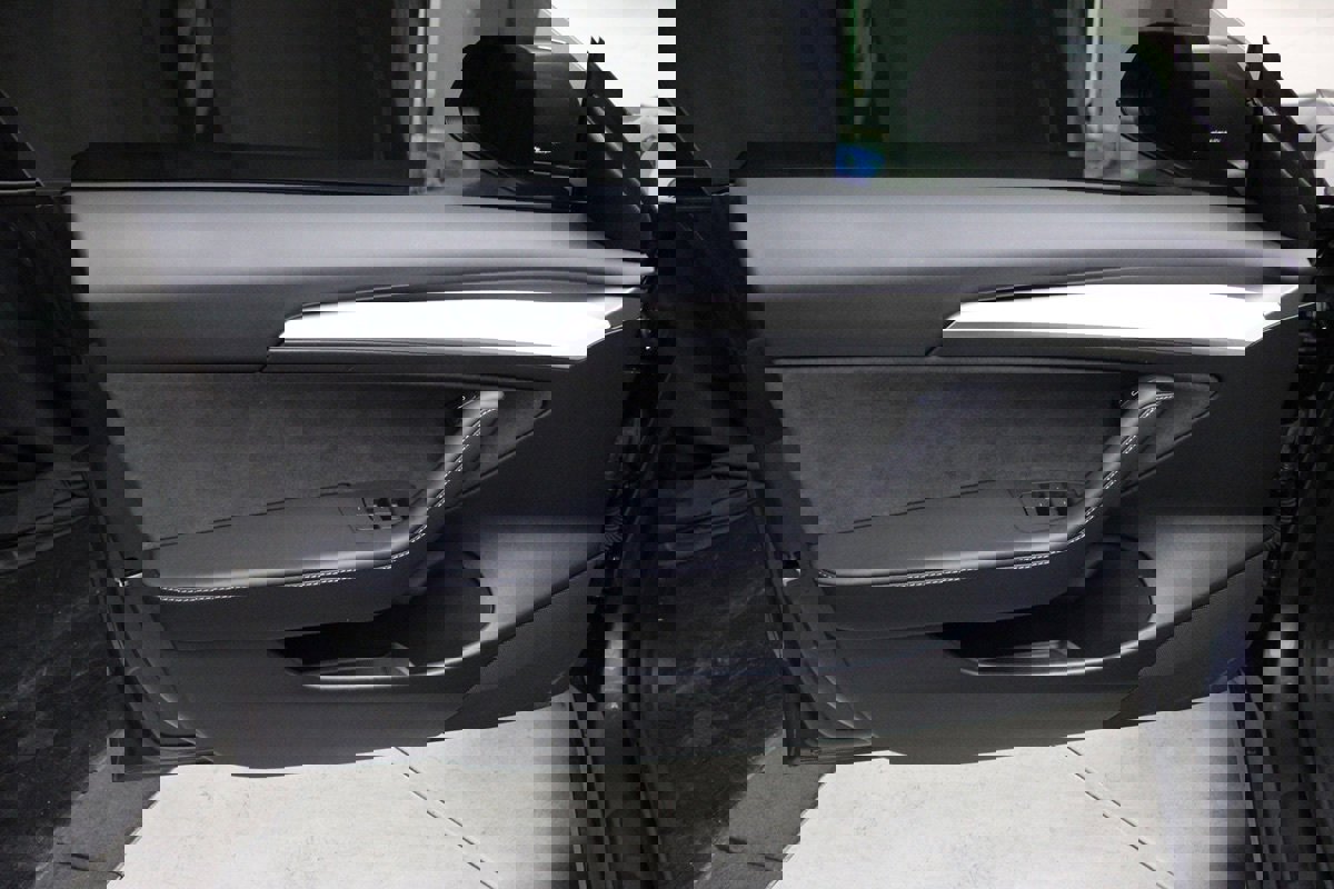 Used 2023 Tesla Model 3 Standard Range image 19