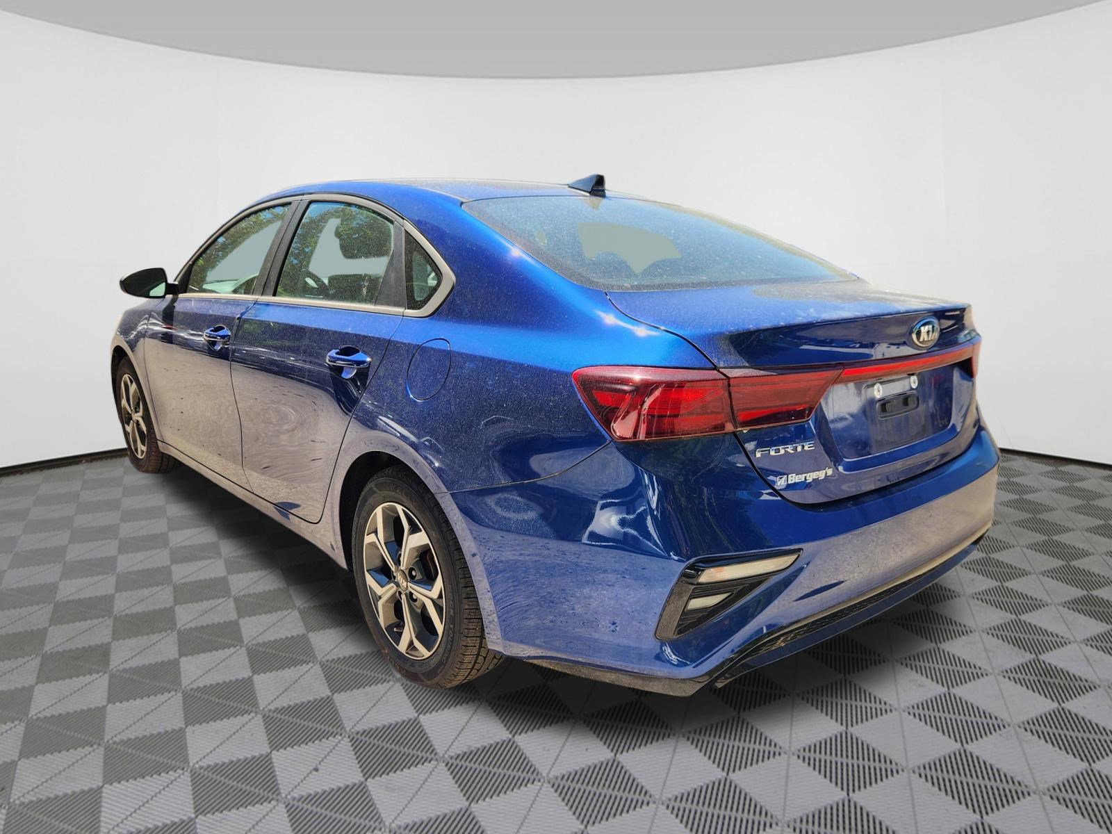 Used 2021 Kia Forte LXS FWD image 3