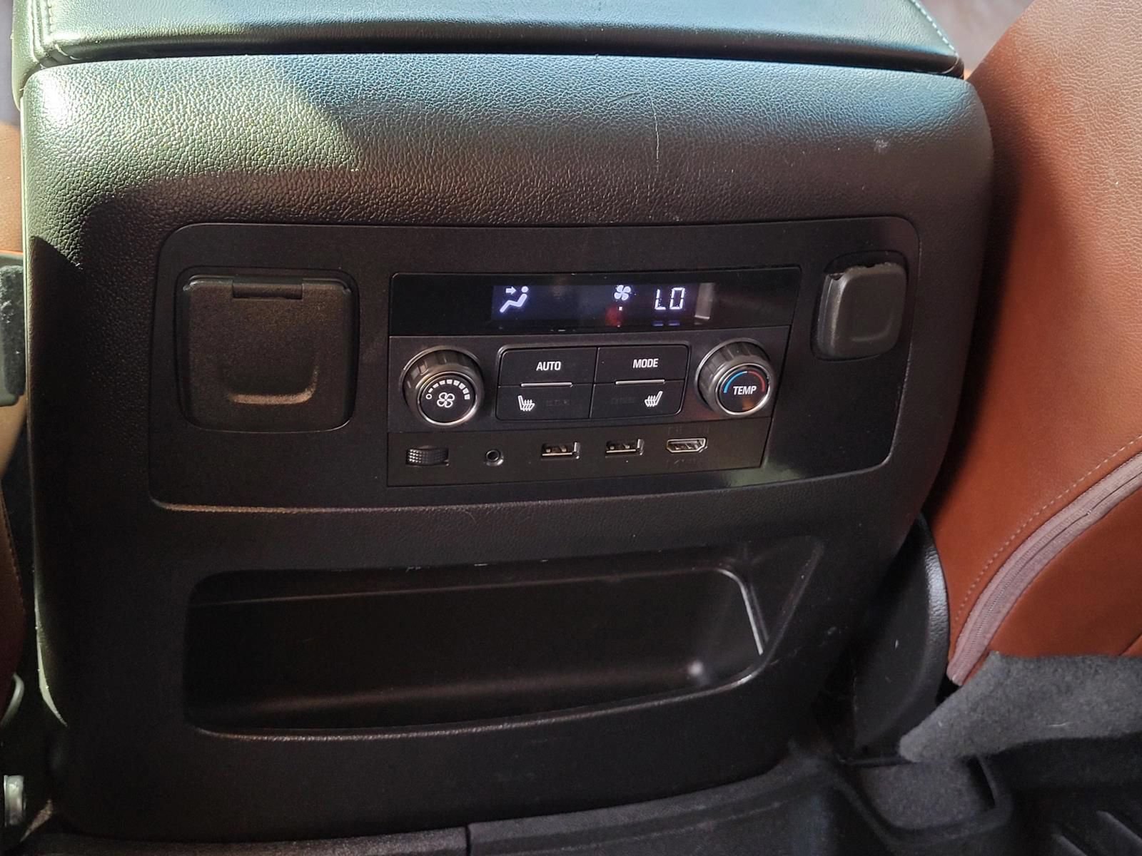 Used 2019 Chevrolet Suburban Premier w/ Premier Plus Edition RWD image 22