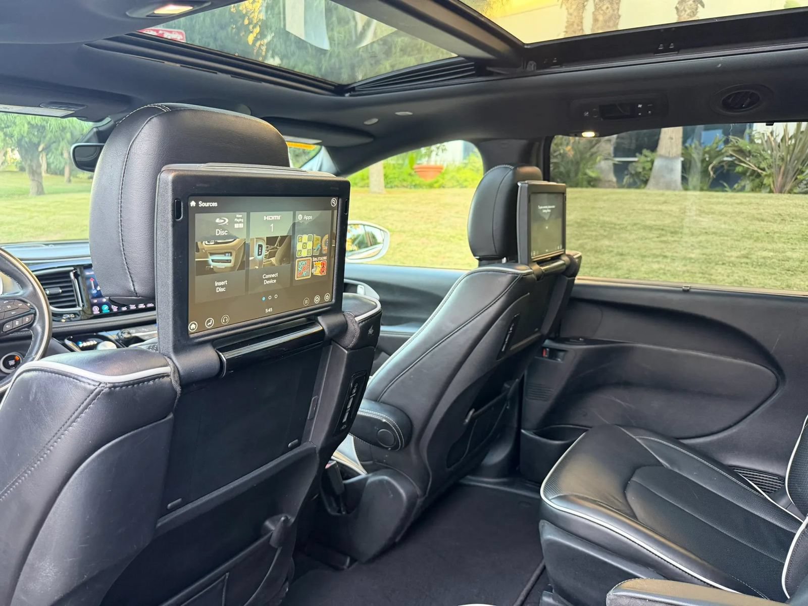 Used 2020 Chrysler Pacifica Limited w/ Advanced Safetytec Group FWD image 27