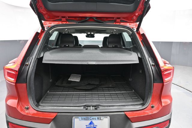 Used 2023 Volvo XC40 B4 Plus w/ Driver Assist Package FWD image 28