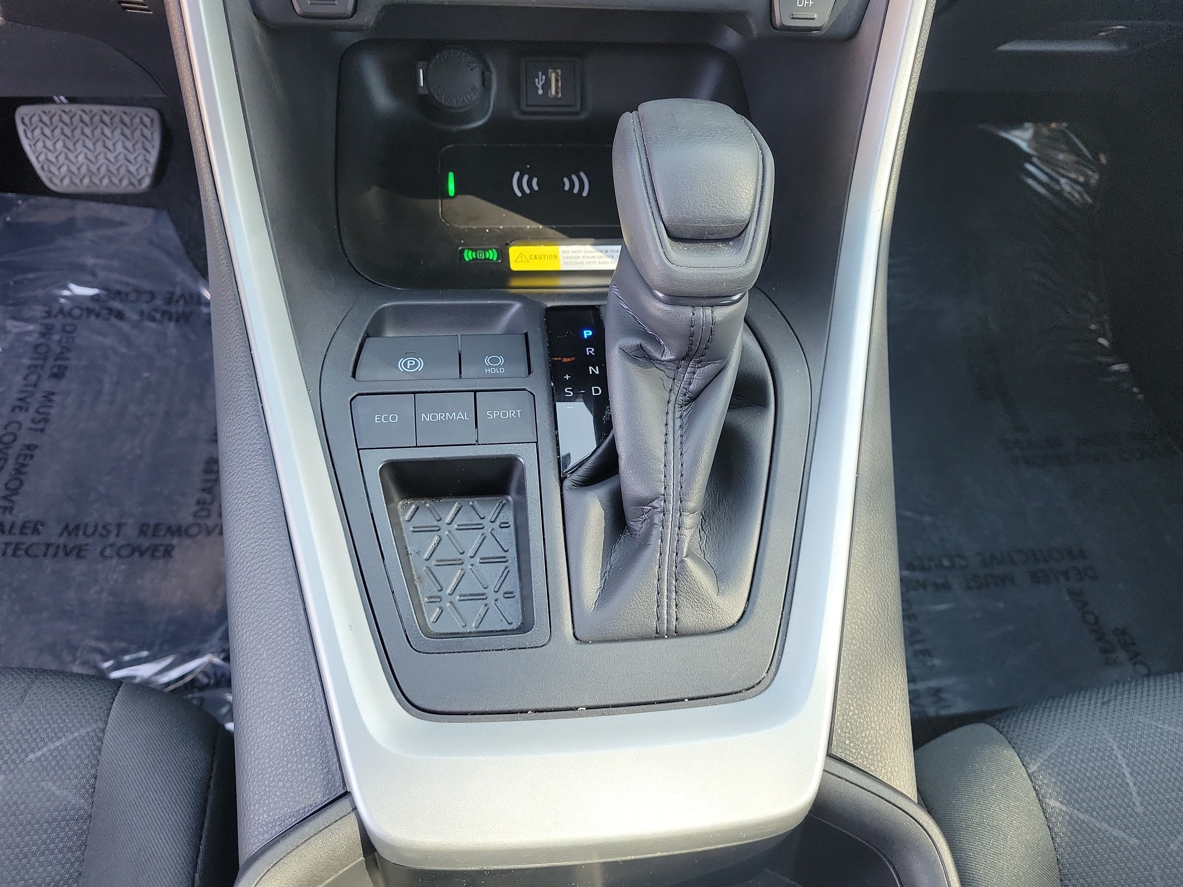 Used 2024 Toyota RAV4 XLE FWD image 21