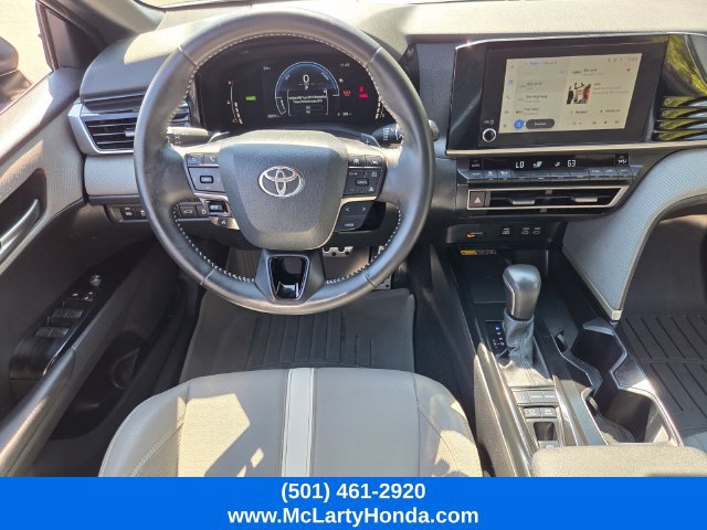 Used 2025 Toyota Camry SE FWD image 12