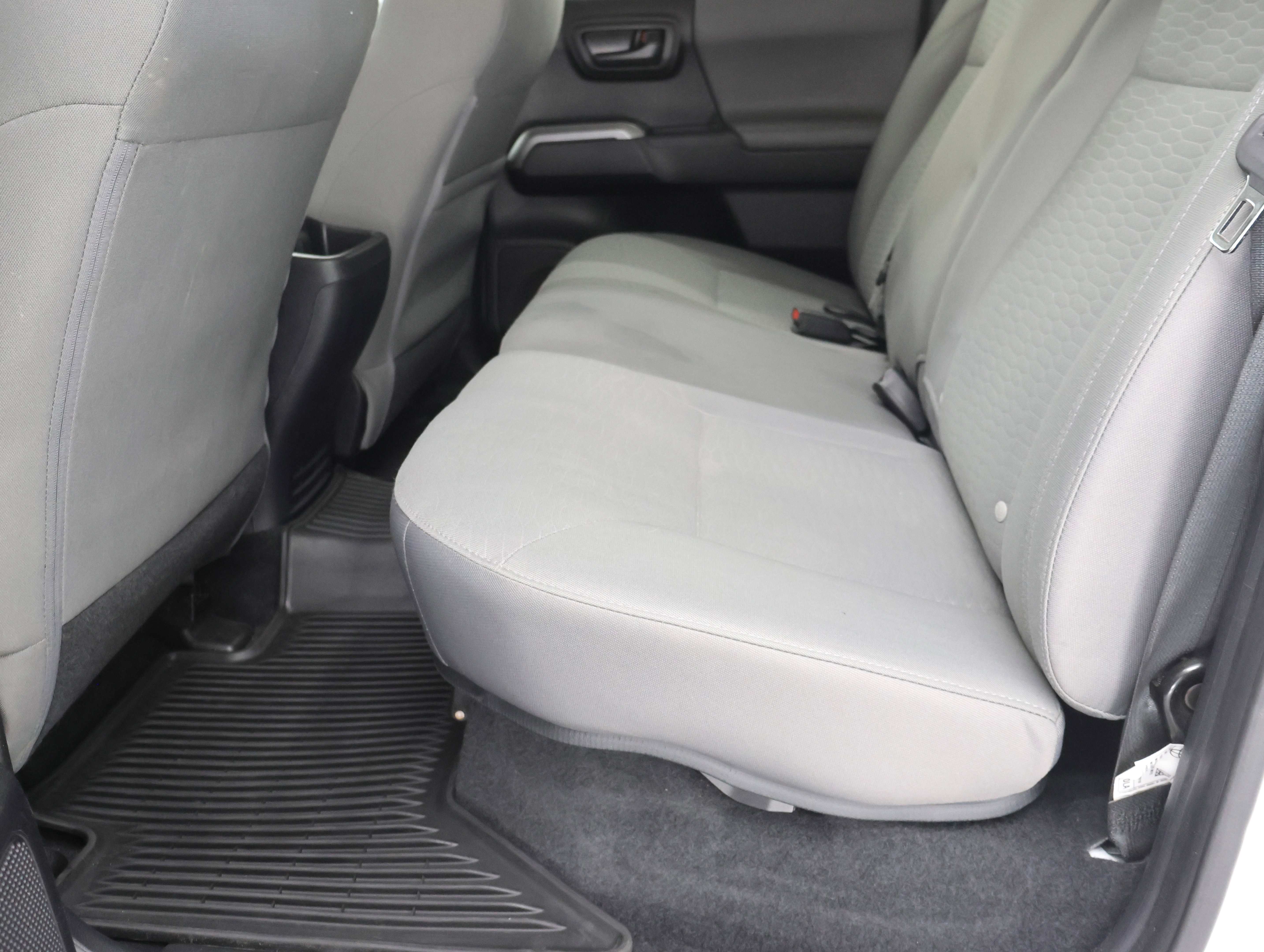 Used 2018 Toyota Tacoma SR5 AWD/4WD image 9