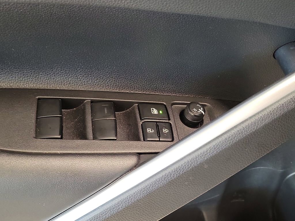 Used 2024 Toyota Corolla Cross XSE w/ Convenience Package AWD/4WD image 18