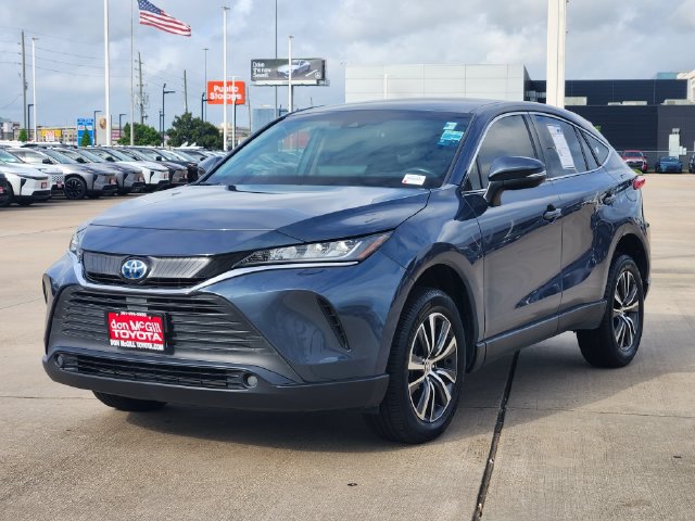 Certified 2022 Toyota Venza LE AWD/4WD image 3