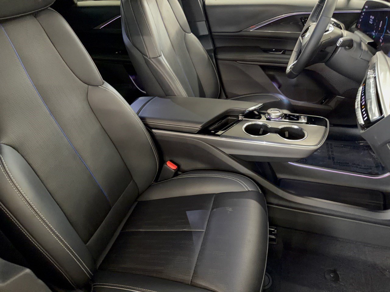 Used 2024 Cadillac Lyriq Luxury RWD image 29