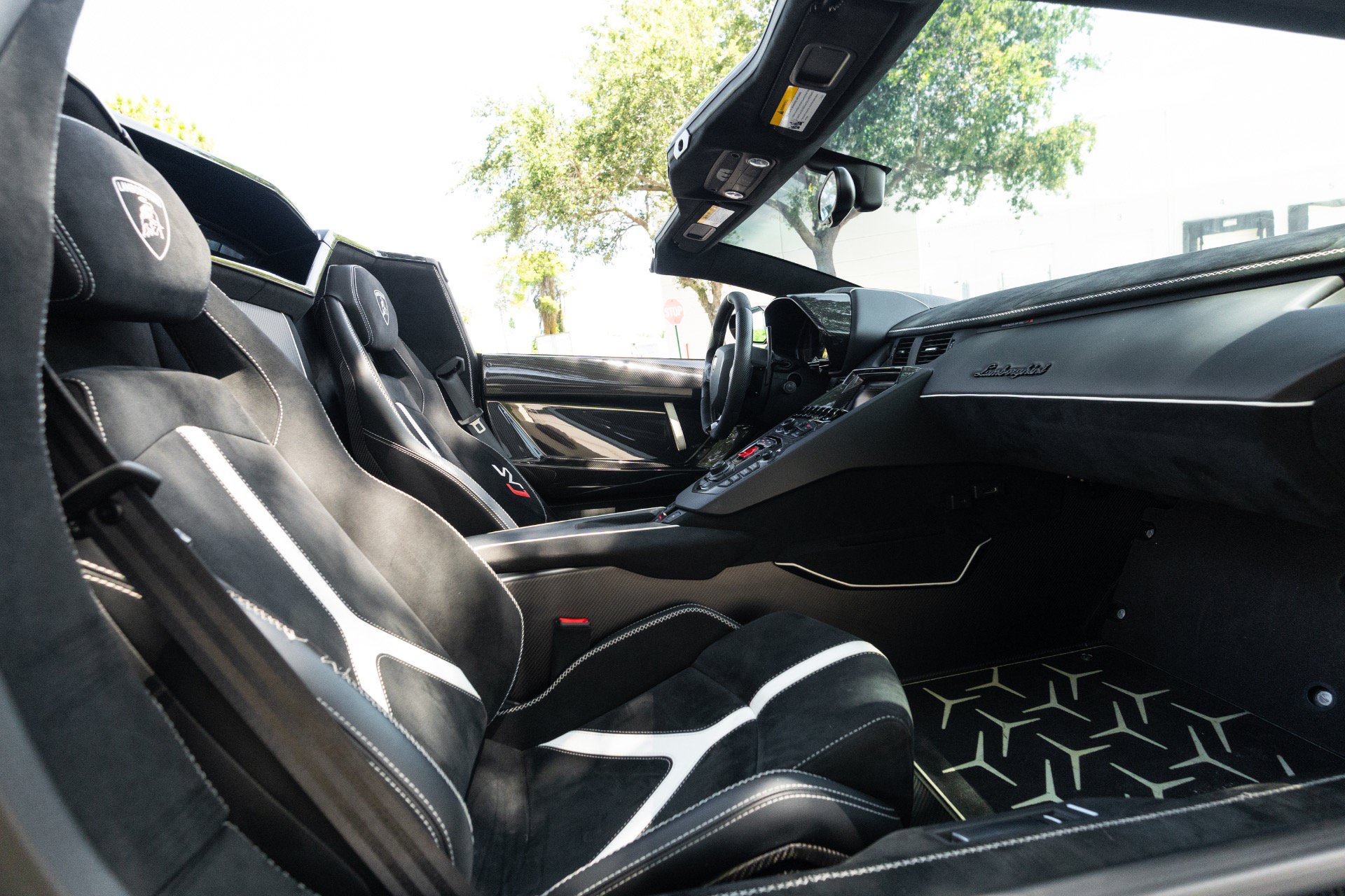 Used 2020 Lamborghini Aventador SVJ AWD/4WD image 90
