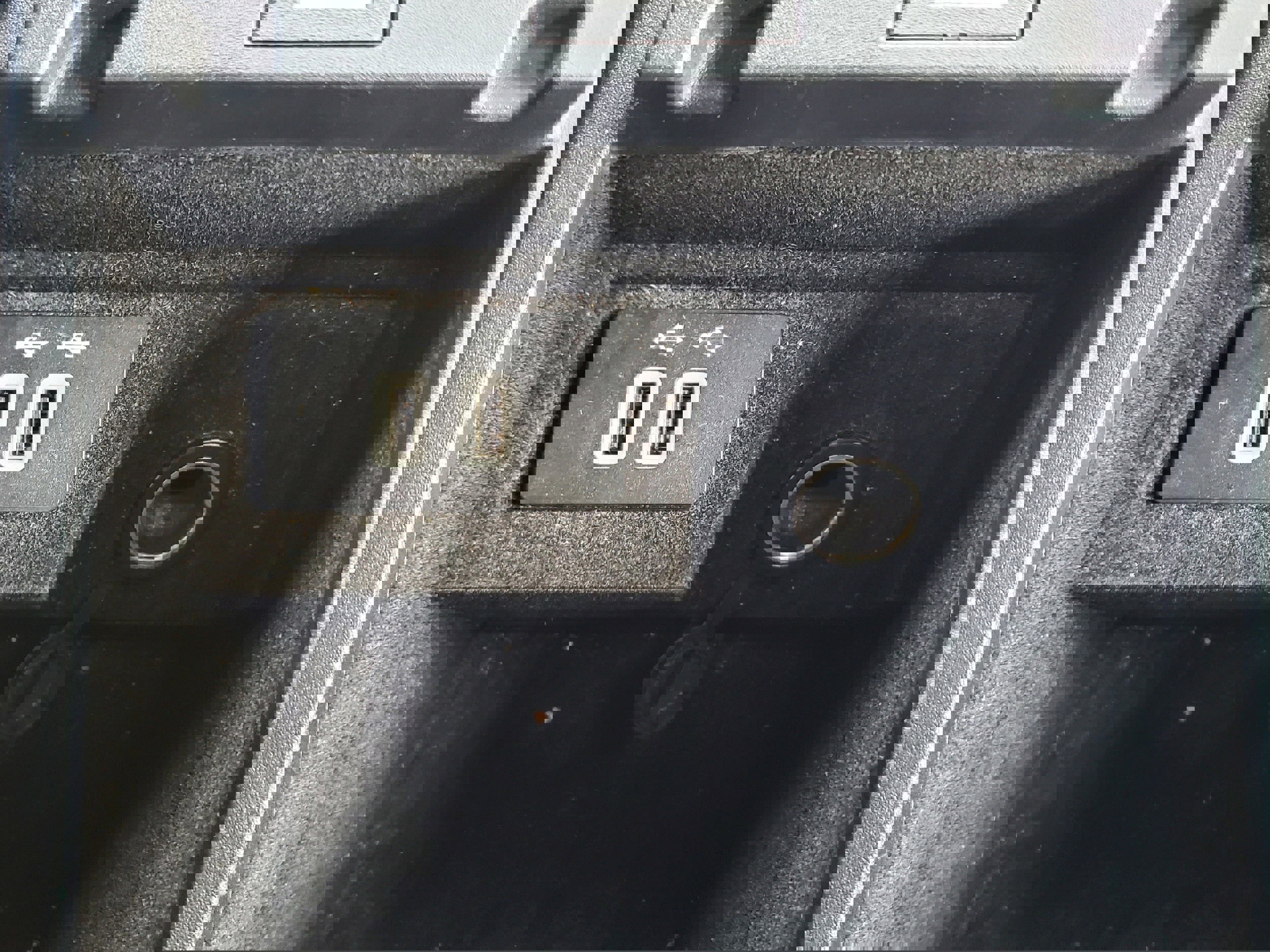 Used 2016 Lincoln MKS image 23