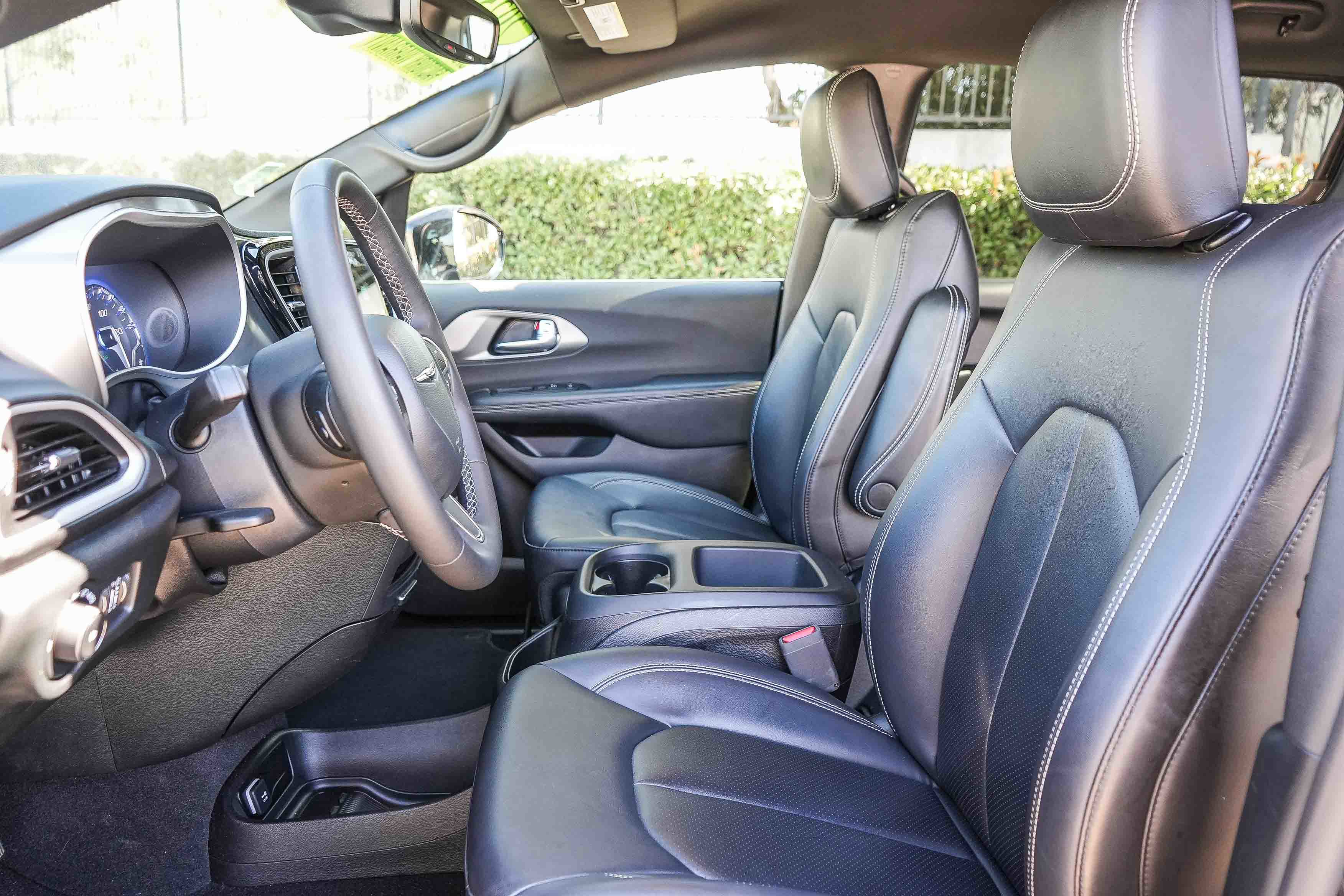 Used 2025 Chrysler Pacifica Select FWD image 17