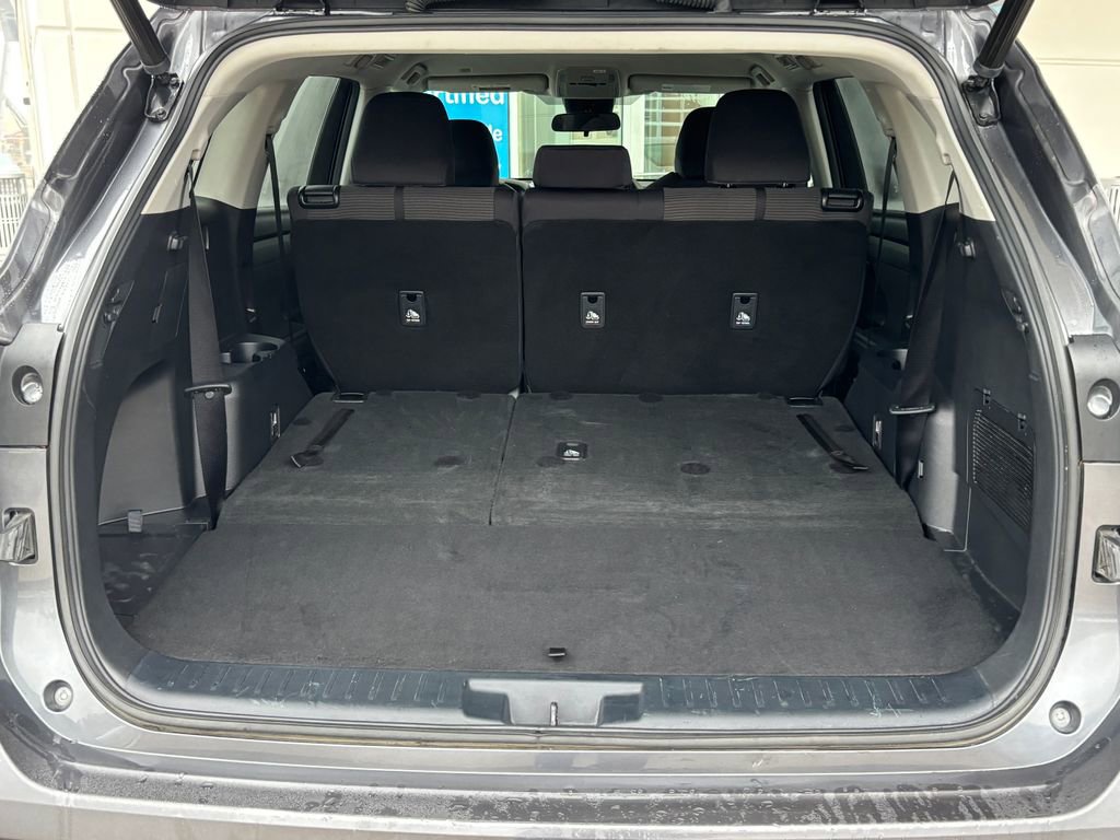 Used 2022 Toyota Highlander LE image 30