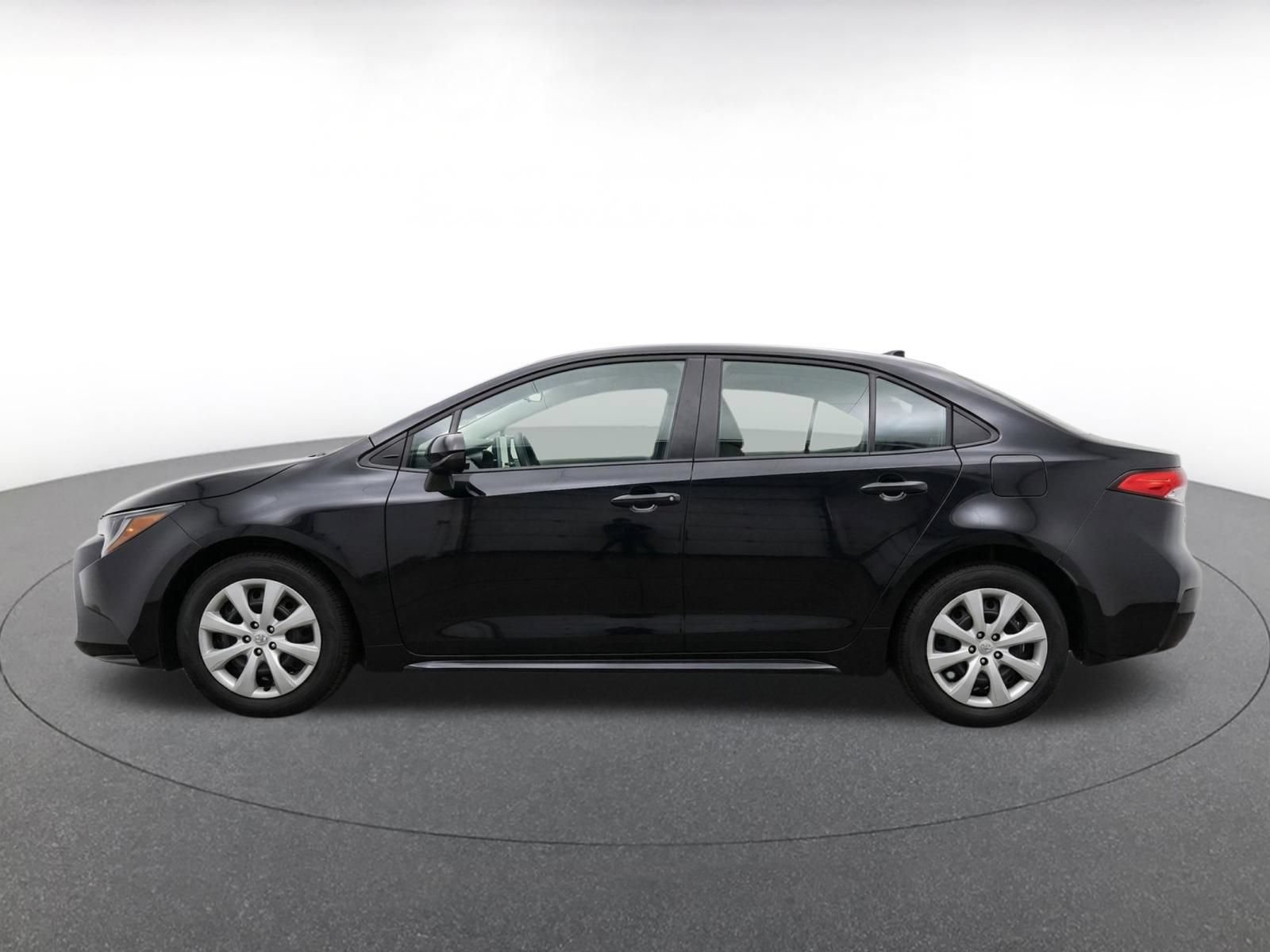 Used 2025 Toyota Corolla LE FWD image 4