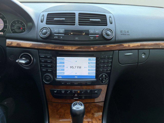 Used 2008 Mercedes-Benz E 350 4MATIC Sedan image 26