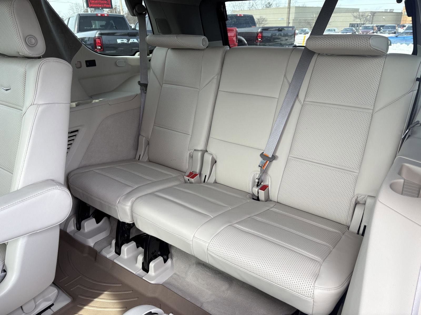 Used 2022 Cadillac Escalade Premium Luxury Platinum image 17