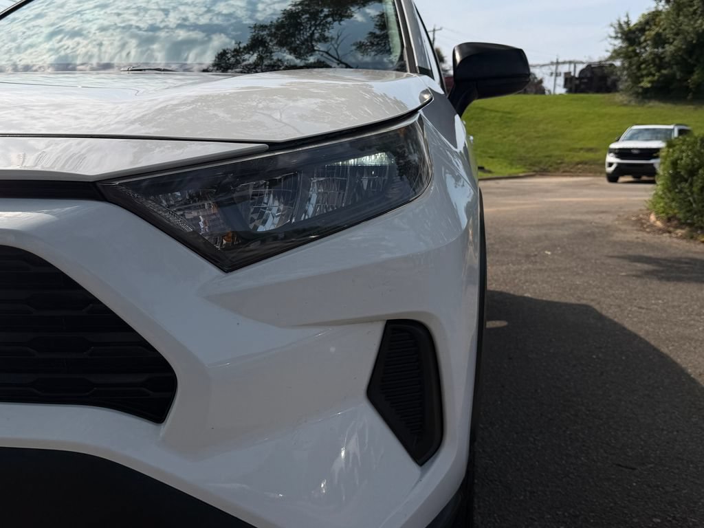 Used 2021 Toyota RAV4 LE FWD image 12