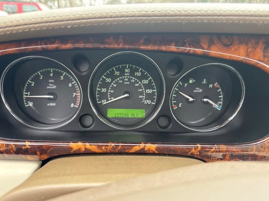 Used 2006 Jaguar XJ Vanden Plas image 11