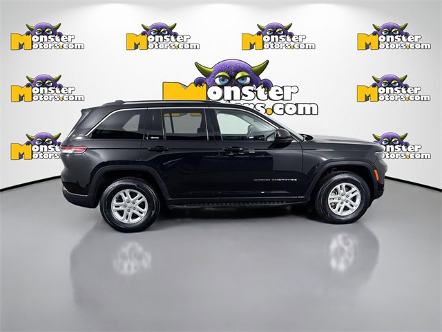 Used 2023 Jeep Grand Cherokee Laredo image 4