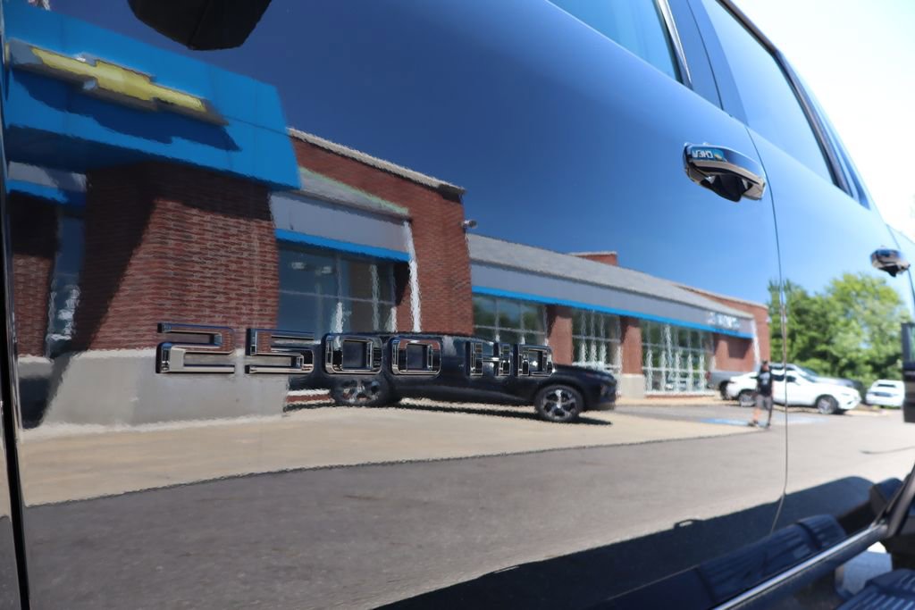 Used 2021 Chevrolet Silverado 2500 LTZ w/ LTZ Plus Package image 13
