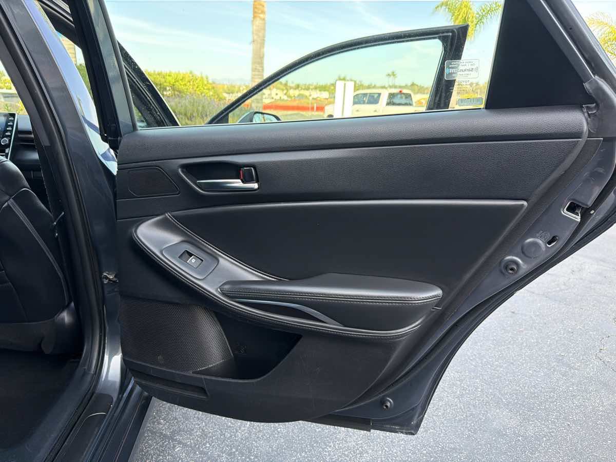 Used 2022 Toyota Avalon XLE image 35