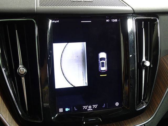 Used 2023 Volvo XC60 B5 Plus image 15