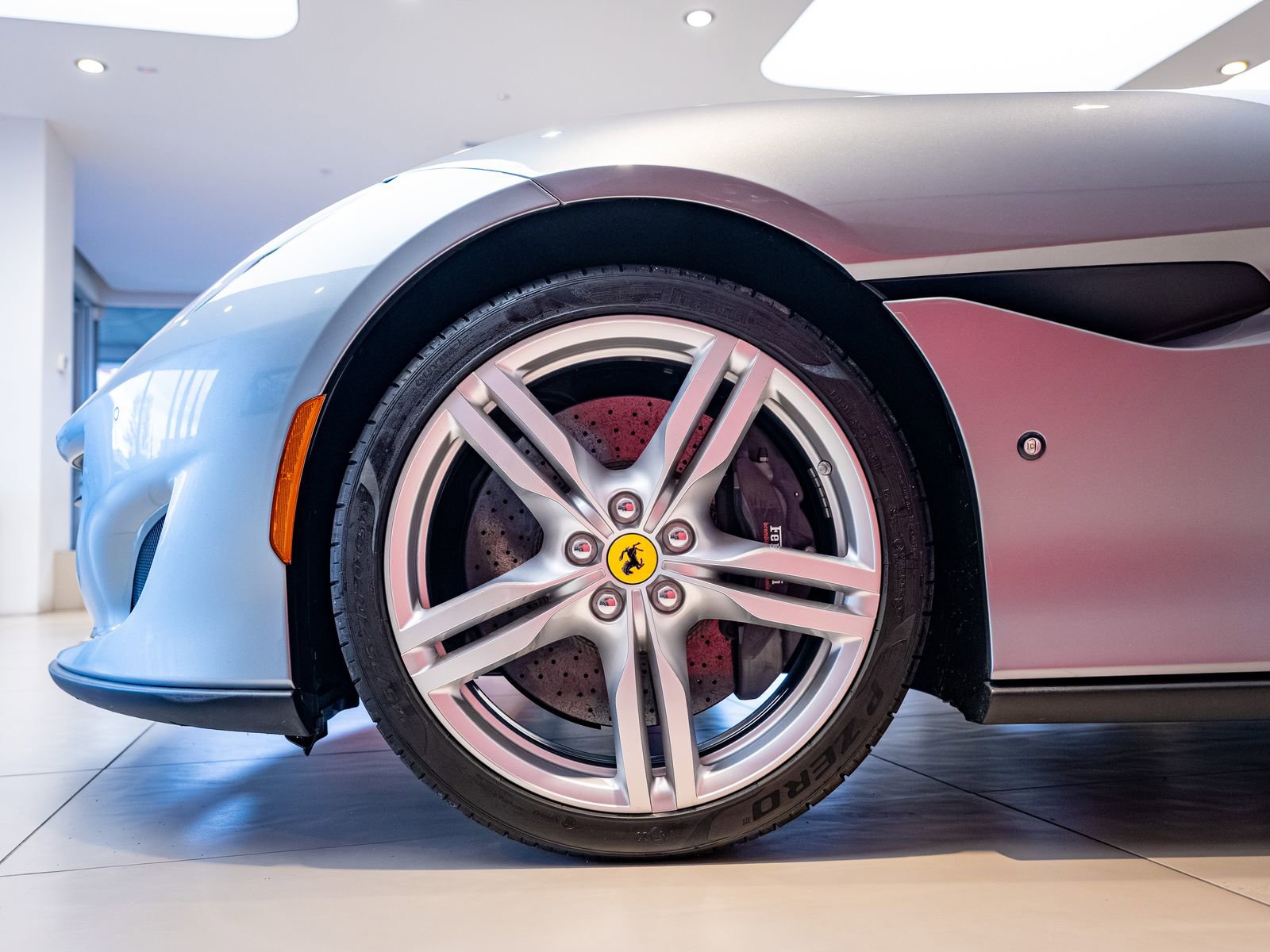 Used 2019 Ferrari Portofino RWD image 3