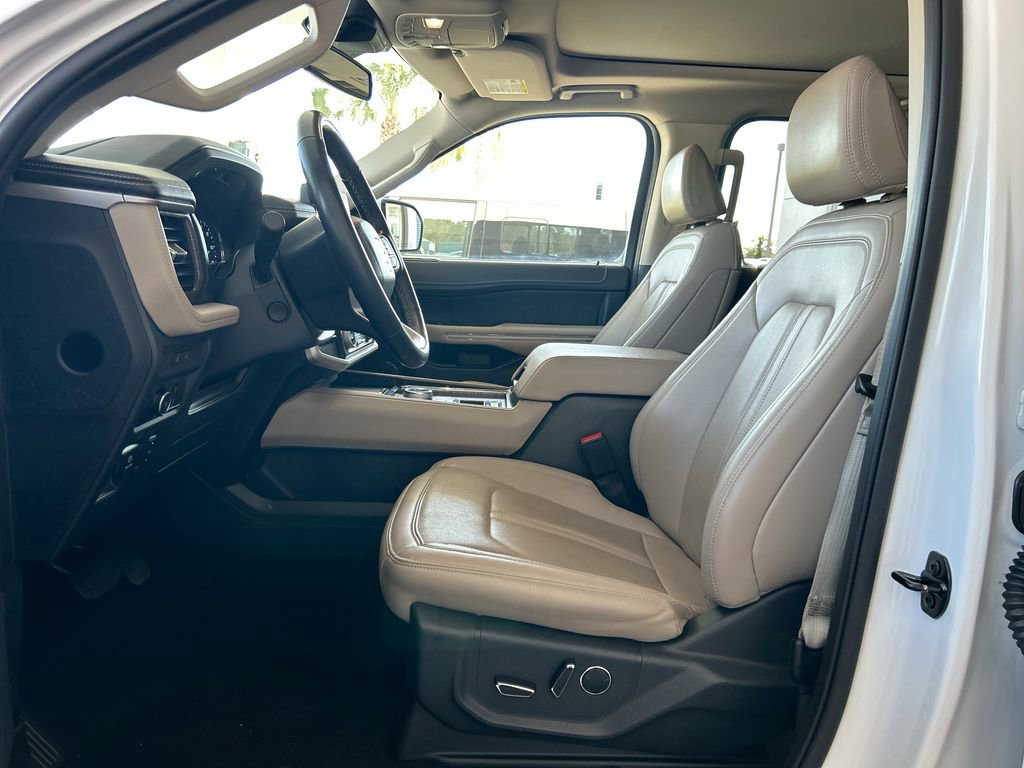 Used 2024 Ford Expedition Limited image 11