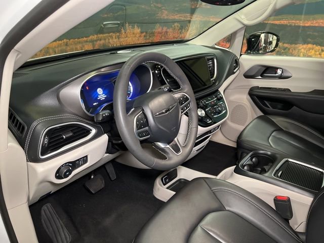 Used 2024 Chrysler Pacifica Limited FWD image 25