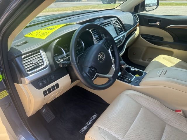 Used 2017 Toyota Highlander Limited FWD image 25