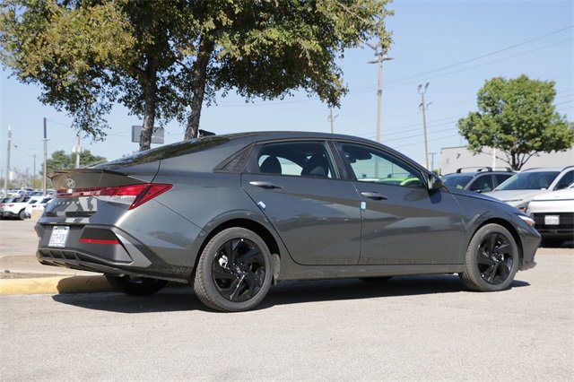Used 2026 Hyundai Elantra Sport image 5