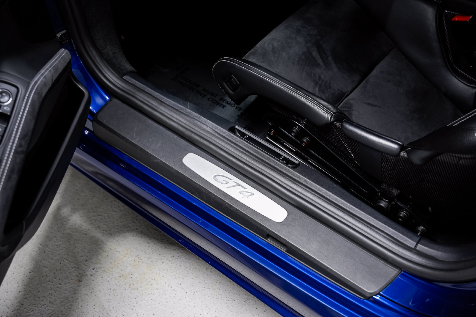 Used 2020 Porsche 718 Cayman GT4 RWD image 18