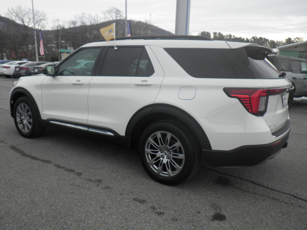 Certified 2025 Ford Explorer Active w/ Active Comfort Package image 3