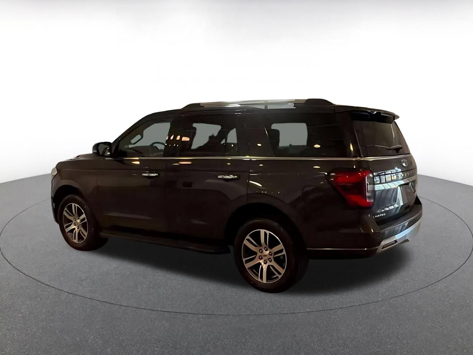 Used 2024 Ford Expedition Limited AWD/4WD image 6