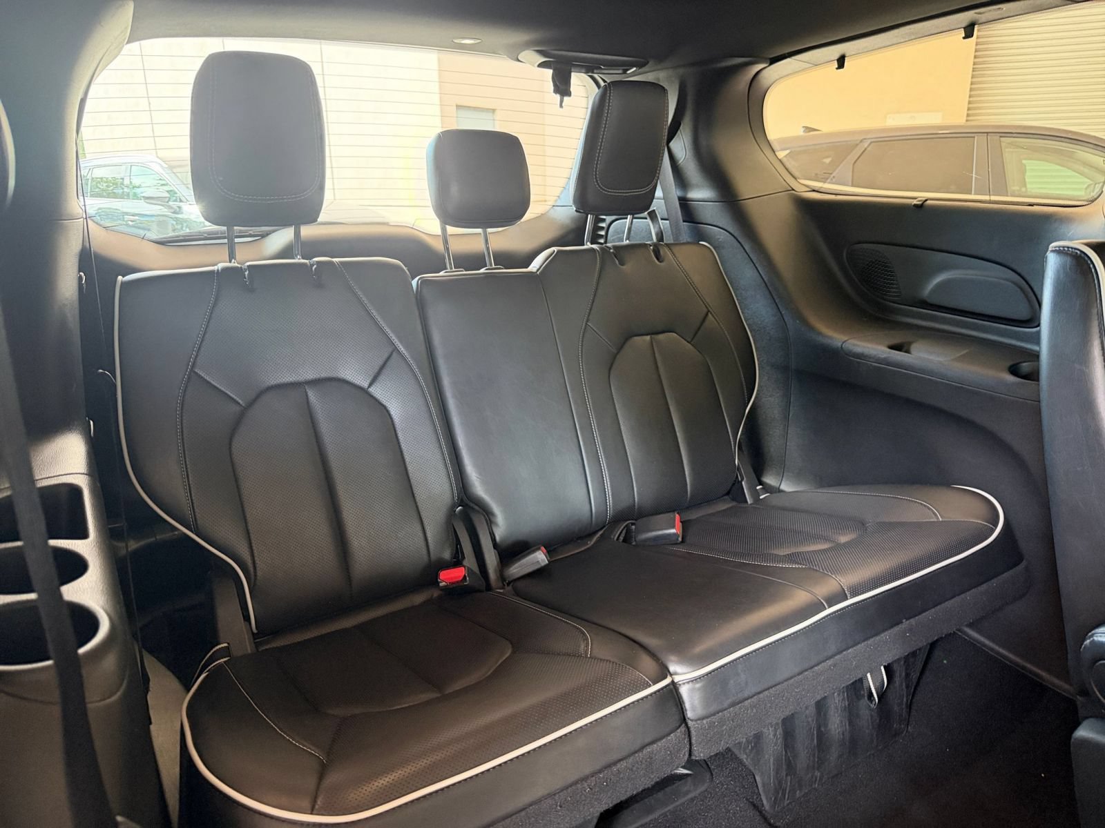 Used 2025 Chrysler Pacifica Limited FWD image 26
