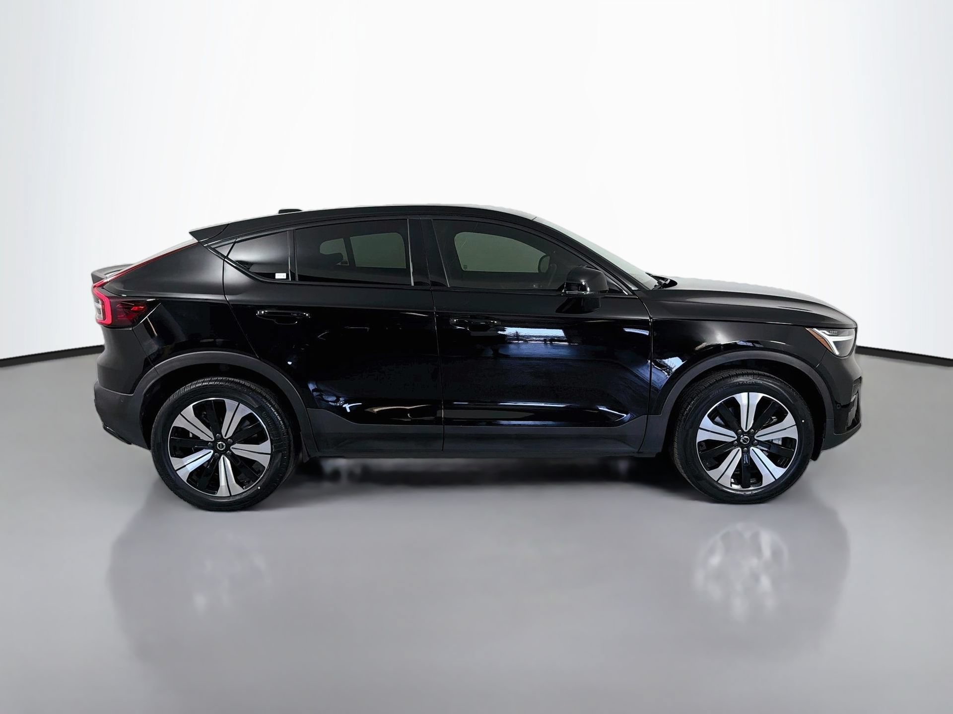 Certified 2023 Volvo C40 P8 Recharge Plus AWD/4WD image 5